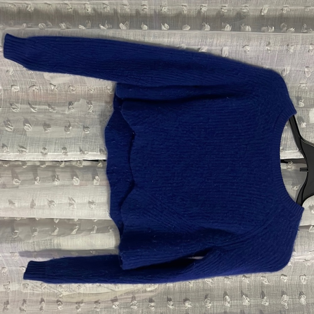 Cashmere sweater .